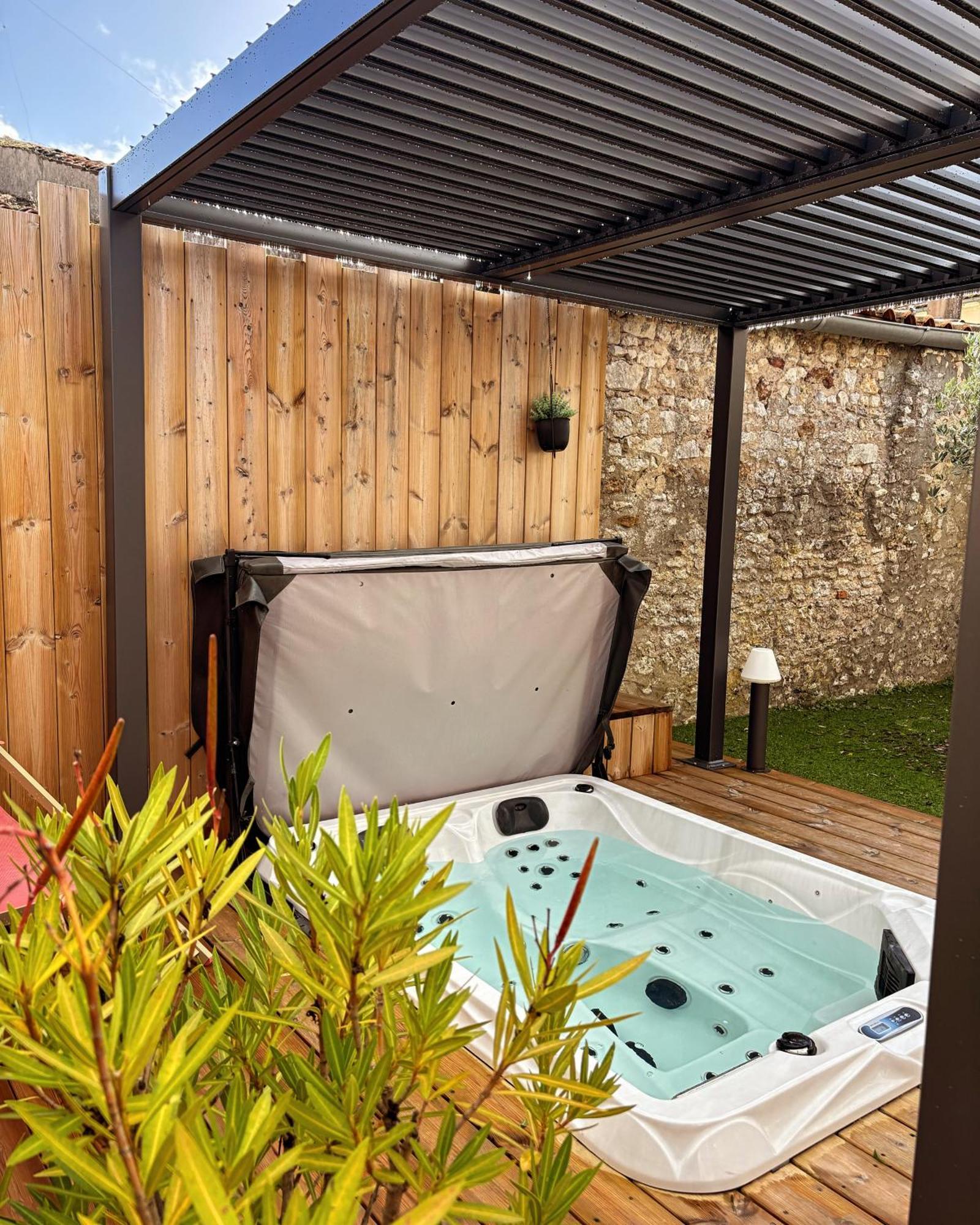 Les Lodges Du Quereux Chaillevette Ngoại thất bức ảnh